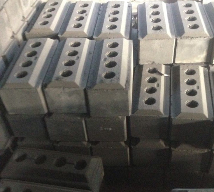 Proces výroby predpečeného anódového uhlíkového bloku